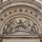Sopra il portone centrale della chiesa