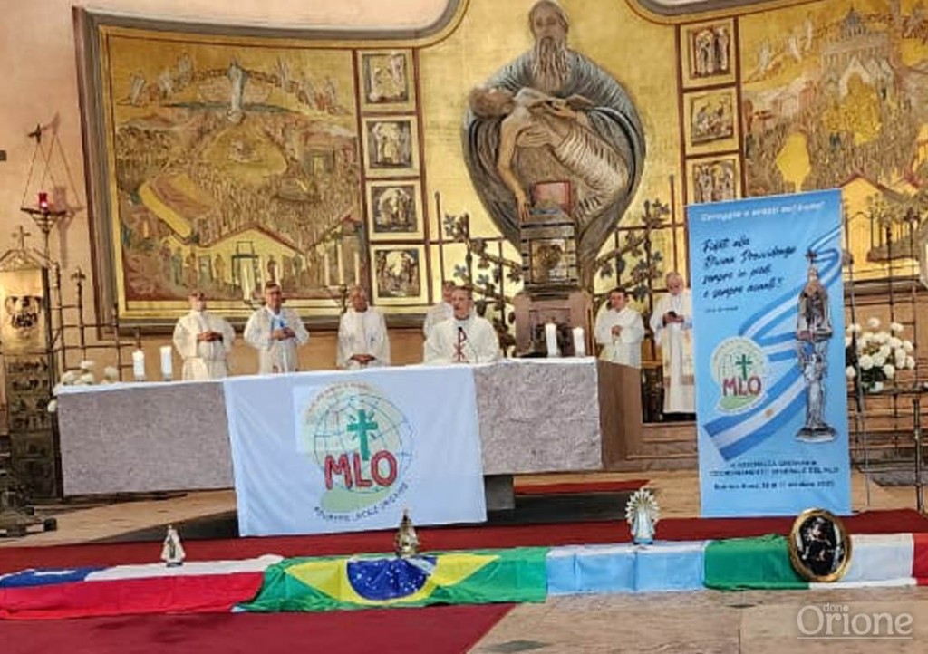 Confia-en-la-Divina-Providencia-siempre-de-pie-y-siempre-adelante-04